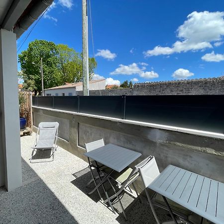 Maison Chaleureuse Avec Terrasse Privative Proche De La Gare Et Du Centre-Ville 罗什福尔 外观 照片