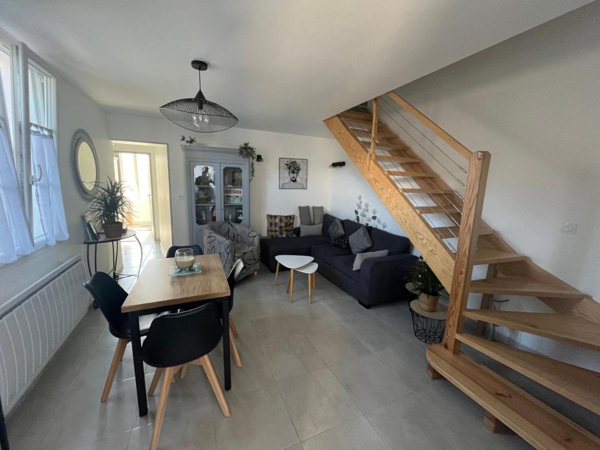 Maison Chaleureuse Avec Terrasse Privative Proche De La Gare Et Du Centre-Ville 罗什福尔 外观 照片