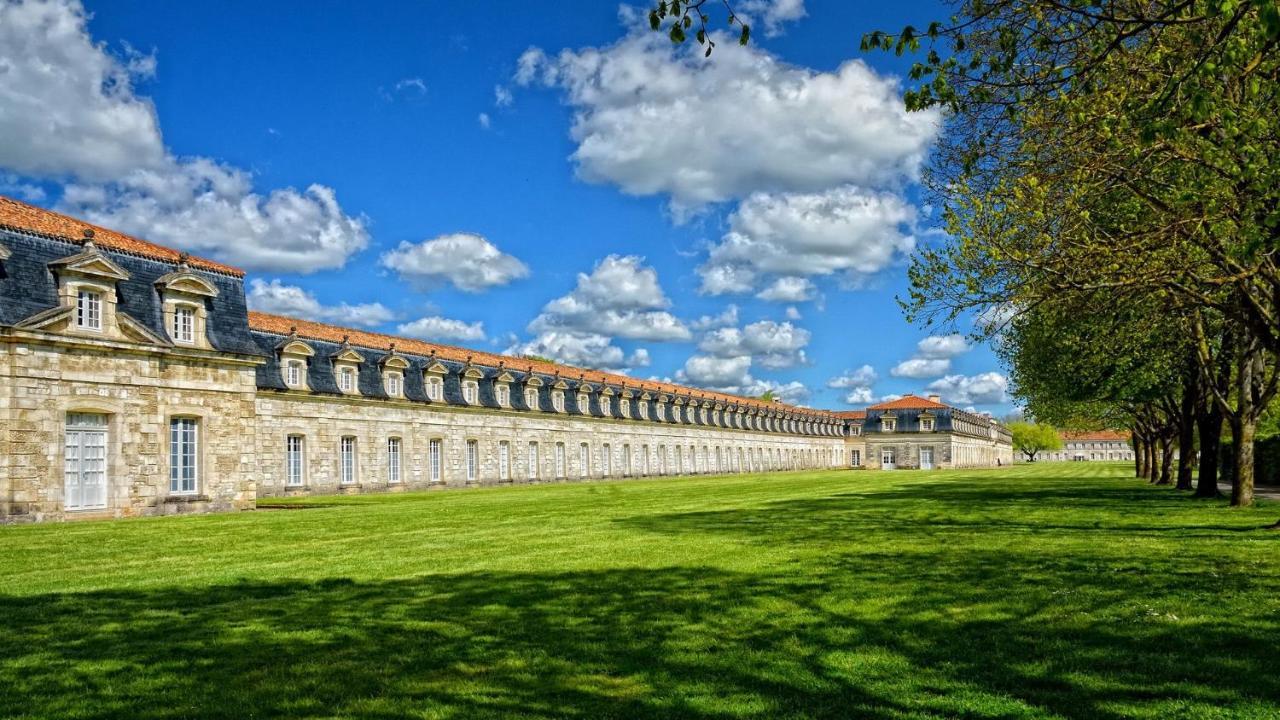Maison Chaleureuse Avec Terrasse Privative Proche De La Gare Et Du Centre-Ville 罗什福尔 外观 照片