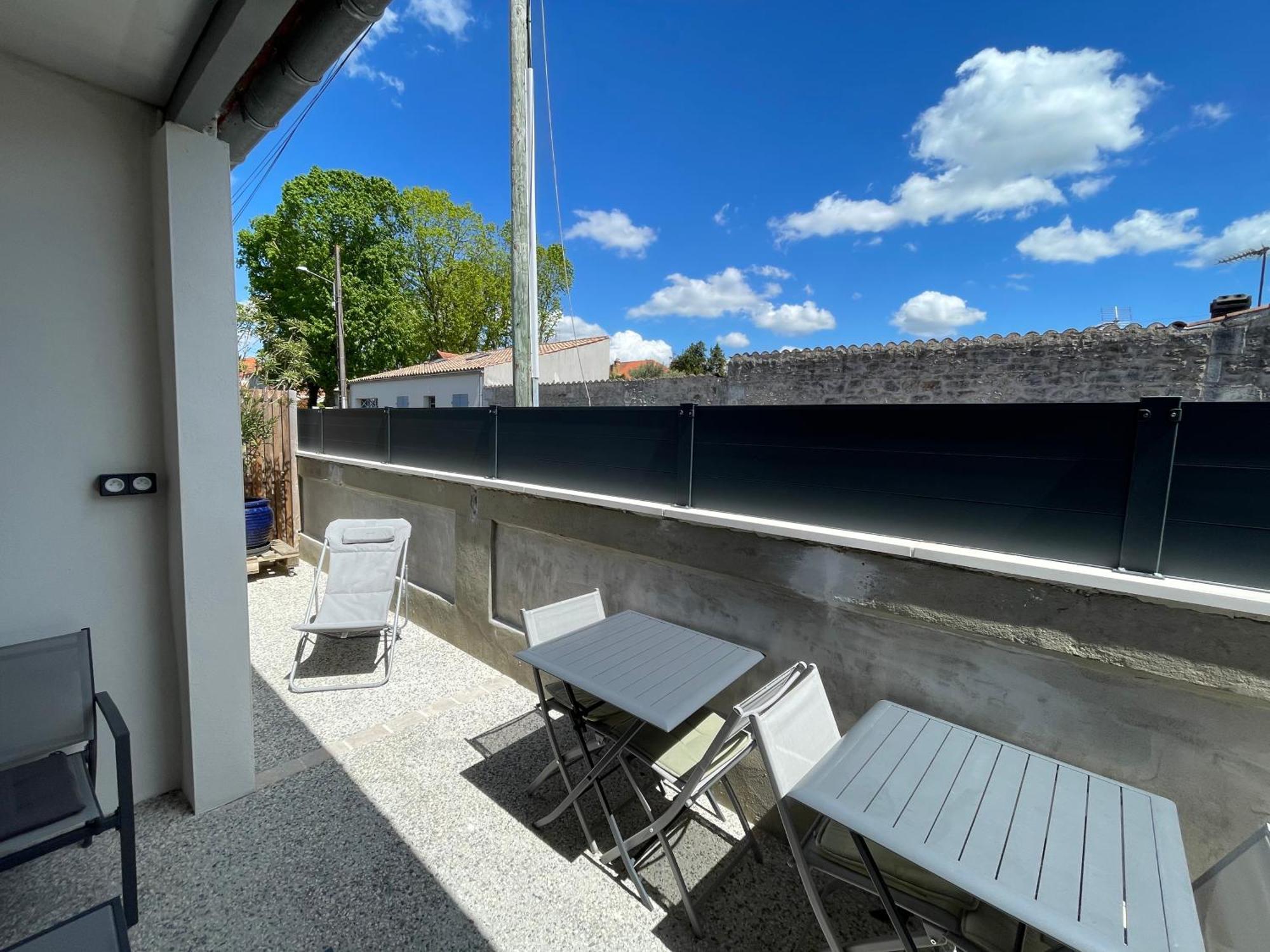 Maison Chaleureuse Avec Terrasse Privative Proche De La Gare Et Du Centre-Ville 罗什福尔 外观 照片